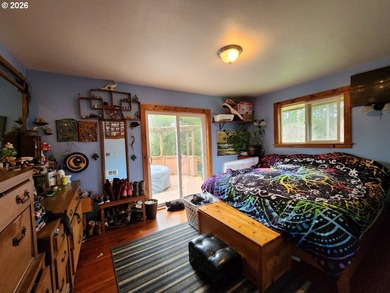 Tucked away among the Trees, this private Country retreat offers - photo 8