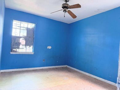 Great Location! BRAND NEW ROOF! Close to schools, shopping, and - photo 11