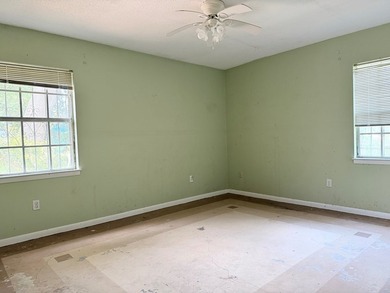 Great Location! BRAND NEW ROOF! Close to schools, shopping, and - photo 12