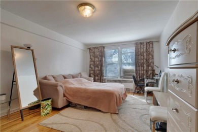 Please schedule appointment in advance. Showings werkdays and