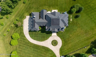 Welcome to elegance redefined at this beautiful estate nestled - photo 6