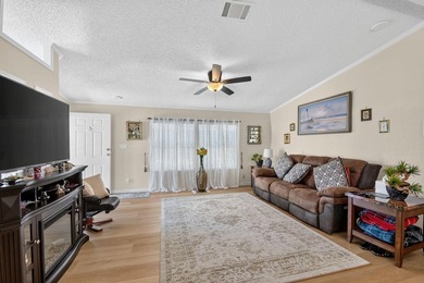 Welcome to this beautifully maintained and move-in ready - photo 12