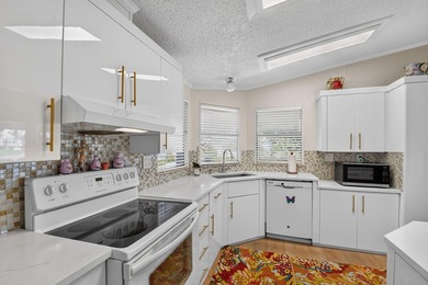 Welcome to this beautifully maintained and move-in ready - photo 17