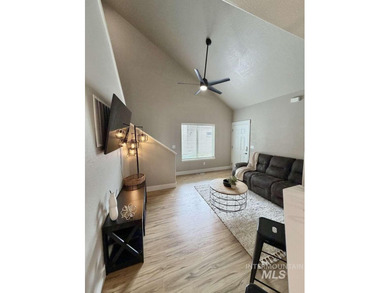 This fully refreshed, fully furnished end-unit townhouse blends - photo 2