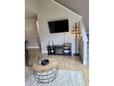 This fully refreshed, fully furnished end-unit townhouse blends - photo 3