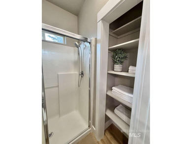 This fully refreshed, fully furnished end-unit townhouse blends - photo 10