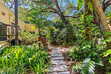 Discover your very own enchanted residence and guest cottage - photo 30