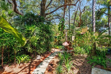 Discover your very own enchanted residence and guest cottage - photo 31