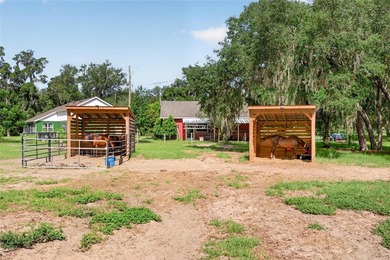 Welcome to this beautiful 5-bedroom, 3-bathroom home, offering - photo 34