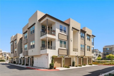 Welcome to this beautifully appointed third-floor, single-level - photo 1