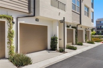 Welcome to this beautifully appointed third-floor, single-level - photo 3