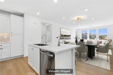 Welcome to this beautifully appointed third-floor, single-level - photo 5