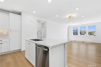 Welcome to this beautifully appointed third-floor, single-level - photo 6