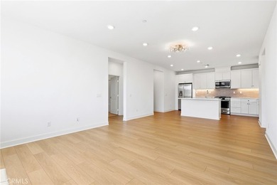 Welcome to this beautifully appointed third-floor, single-level - photo 9