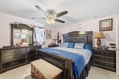 Looking for a stunning, maintained residence located in Sunrise? - photo 12
