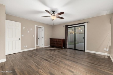 Beautiful single-level home tucked in a CUL-DE-SAC in The - photo 14