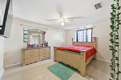 Looking for a stunning, maintained residence located in Sunrise? - photo 18