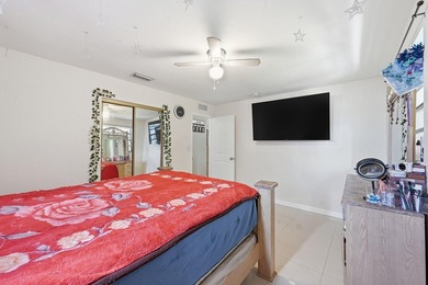 Looking for a stunning, maintained residence located in Sunrise? - photo 19