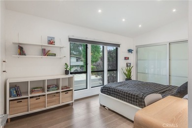 Contemporary elegance meets exceptional craftsmanship in this - photo 16