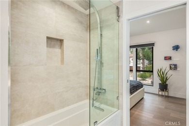 Contemporary elegance meets exceptional craftsmanship in this - photo 18