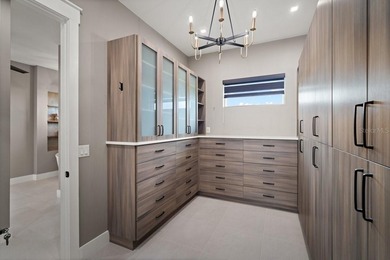 One or more photo(s) has been virtually staged. Custom-built - photo 21