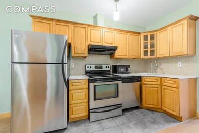 Welcome to 433 DeKalb Avenue, a boutique four-story, eight-unit - photo 2
