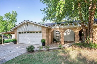 Charming 3 bedroom , 3 bath home with a desirable split floor - photo 3