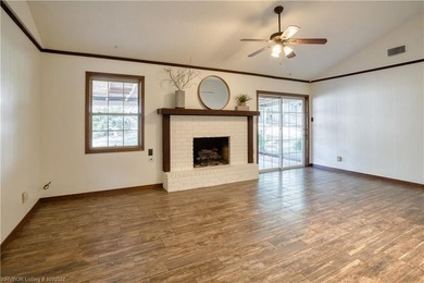 Charming 3 bedroom , 3 bath home with a desirable split floor - photo 4