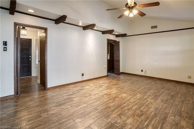 Charming 3 bedroom , 3 bath home with a desirable split floor - photo 7