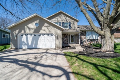 Lake Winnebago Home For Sale in Oshkosh Wisconsin
