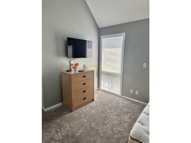 Beautiful top-floor, corner 2 bedroom, 2 full bathroom fully - photo 11