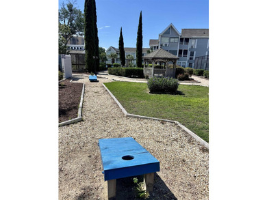 Beautiful top-floor, corner 2 bedroom, 2 full bathroom fully - photo 25