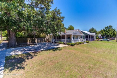 Welcome home! This beautiful property sits on 4 lots and is only - photo 2