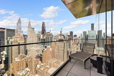 THE ULTIMATE MANHATTAN LUXURY WITH ICONIC SKYLINE & EAST RIVER - photo 7