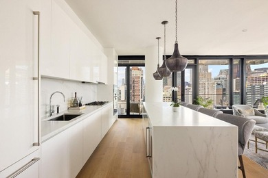 THE ULTIMATE MANHATTAN LUXURY WITH ICONIC SKYLINE & EAST RIVER - photo 10