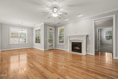 Beautiful brick ranch with custom moldings, tray ceilings, and a - photo 12