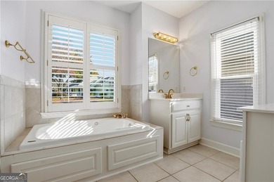 Welcome to this beautifully maintained all-brick residence - photo 18