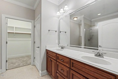 Beautiful brick ranch with custom moldings, tray ceilings, and a - photo 18