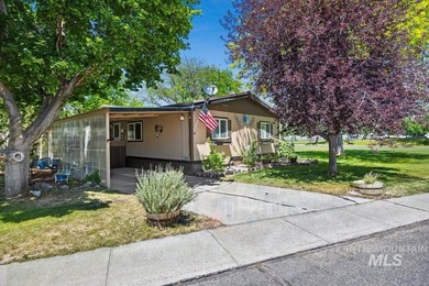 Welcome home to this spacious and well-maintained 3-bedroom - photo 2