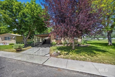 Welcome home to this spacious and well-maintained 3-bedroom - photo 3