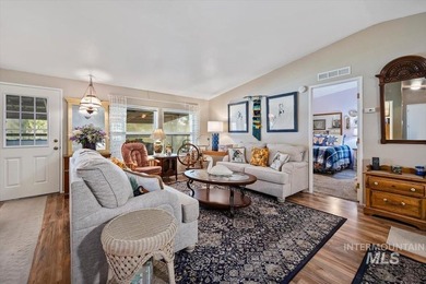 Welcome home to this spacious and well-maintained 3-bedroom - photo 4
