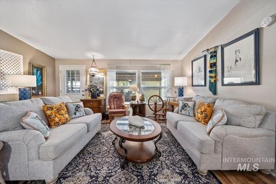 Welcome home to this spacious and well-maintained 3-bedroom - photo 8