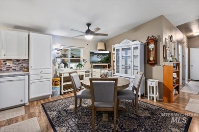 Welcome home to this spacious and well-maintained 3-bedroom - photo 9