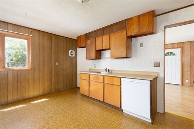 This 4 unit investment property offers strong income potential - photo 5