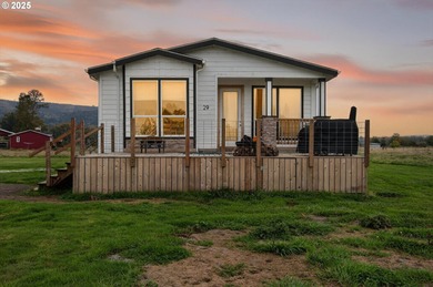 Columbia River Home For Sale in Cathlamet Washington