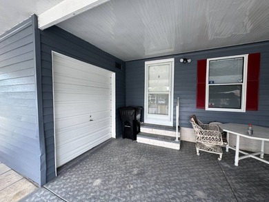 Totally renovated 2-bedroom/2-bath home just waiting for you in - photo 29