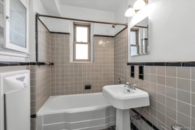 Expansive 2-bedroom, 2-bath pre-war co-op at the Beechhaven in - photo 13