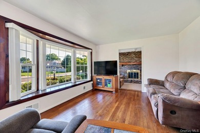 Welcome to 7 Applewood Road located in the Smithtown School - photo 5