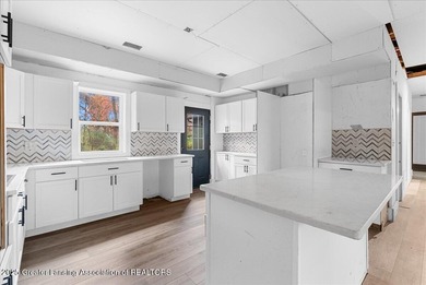 Gilletts Lake Home For Sale in Jackson Michigan