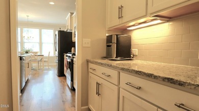 Gorgeously upgraded 3-bedroom townhome offering the perfect - photo 15